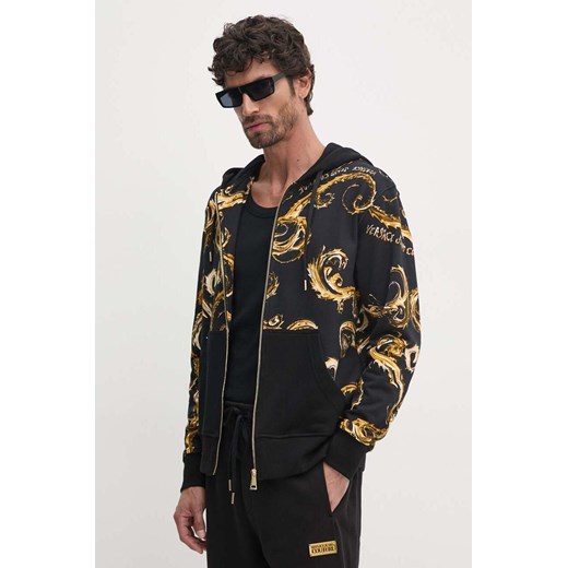 Versace Jeans Couture bluza bawełniana męska kolor czarny z kapturem wzorzysta 77GAI3Z1 FS161 ze sklepu ANSWEAR.com w kategorii Bluzy męskie - zdjęcie 174850836