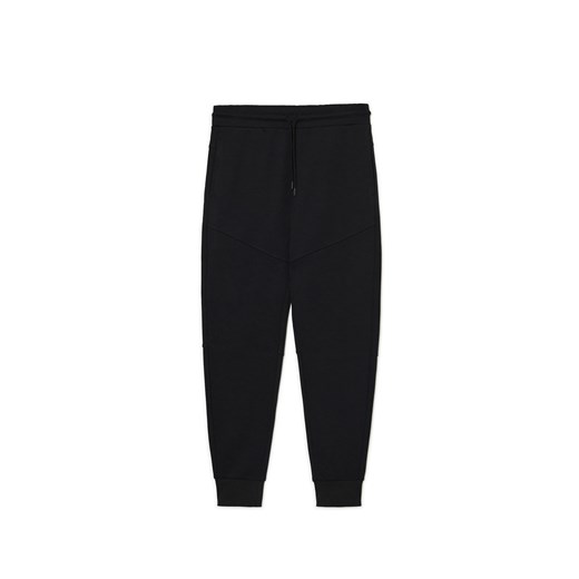Cropp - Dresowe joggery z kieszeniami na zamek - czarny ze sklepu Cropp w kategorii Spodnie męskie - zdjęcie 174856329