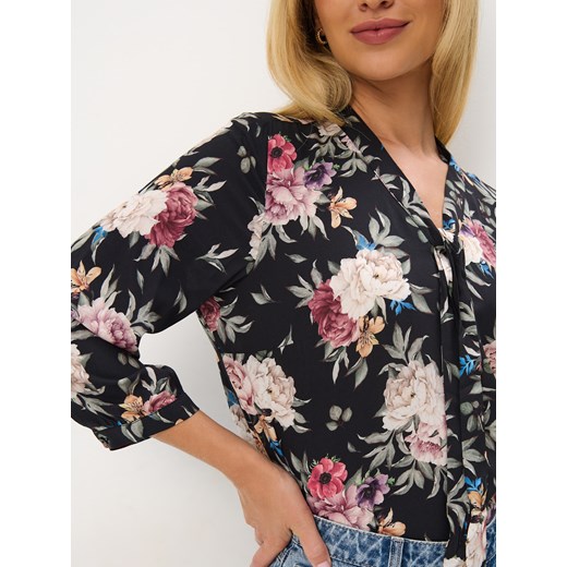 Mohito - Czarna wiskozowa bluzka w kwiaty - czarny Mohito 34 Mohito