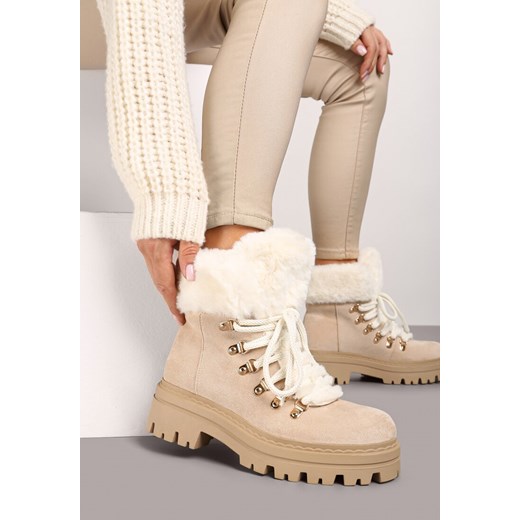 Beżowe Traperki na Tłoczonej Podeszwie Ozdobione Futerkiem Taiva ze sklepu born2be.pl w kategorii Workery damskie - zdjęcie 174862967