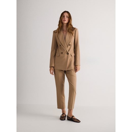 Reserved - Dwurzędowa marynarka z dodatkiem wiskozy - brązowy Reserved M Reserved