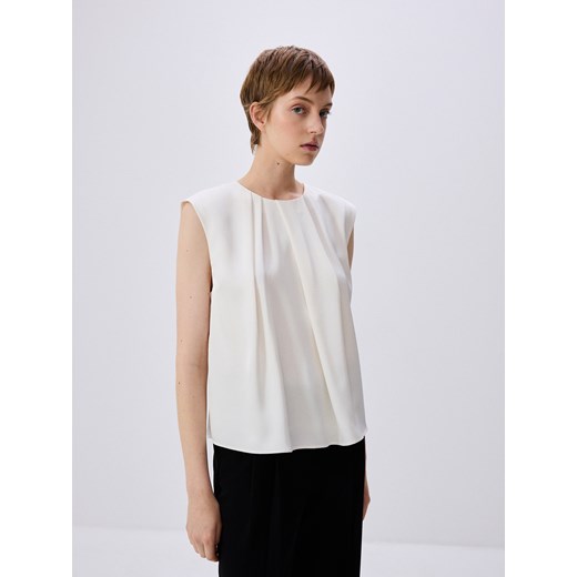 Reserved - Bluzka z ozdobnymi plisami - złamana biel ze sklepu Reserved w kategorii Bluzki damskie - zdjęcie 174878209