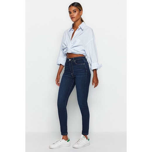 trendyol Dżinsy - Skinny fit - w kolorze granatowym ze sklepu Limango Polska w kategorii Jeansy damskie - zdjęcie 174881786