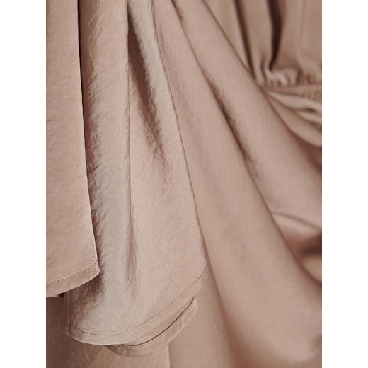 Sukienka brązowa Reserved casualowa prosta z dekoltem w serek 