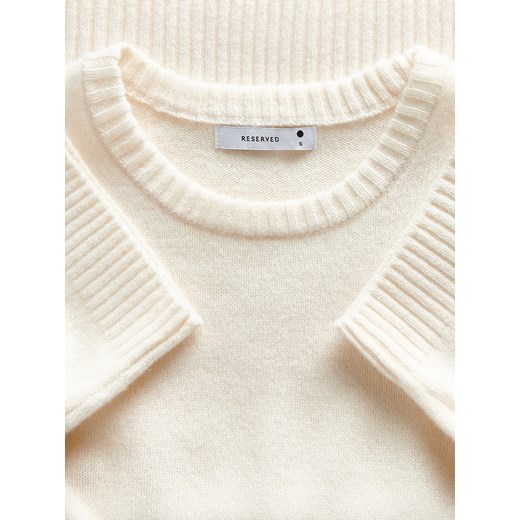 Reserved sweter damski beżowy z okrągłym dekoltem 