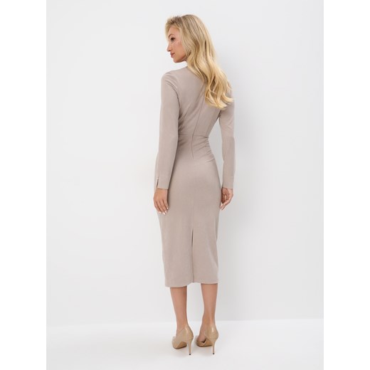 Sukienka Mohito beżowa z dekoltem v kopertowa casual z długim rękawem midi 