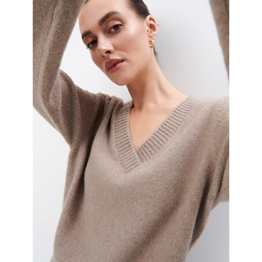 Sweter damski Mohito na jesień w serek