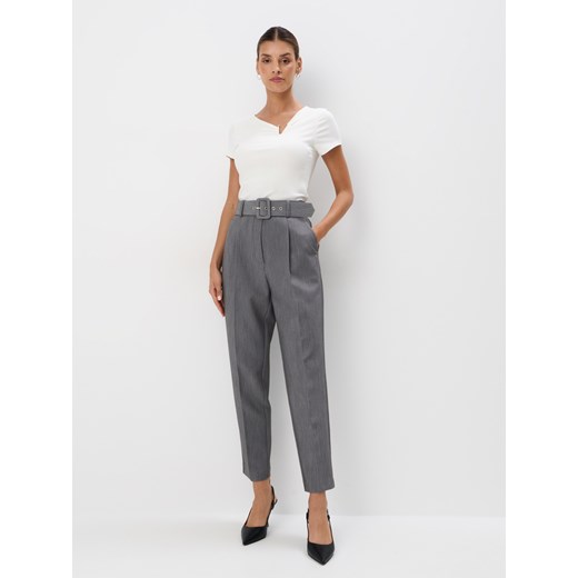 Mohito - Szare spodnie carrot slim - szary Mohito 36 Mohito