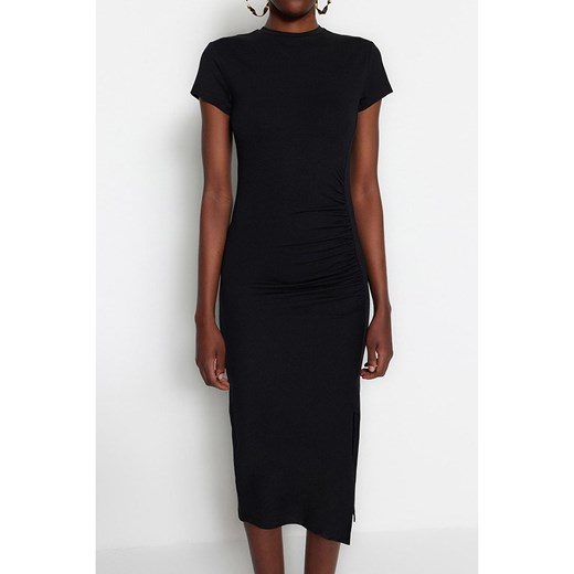 Sukienka Trendyol z okrągłym dekoltem z krótkim rękawem midi