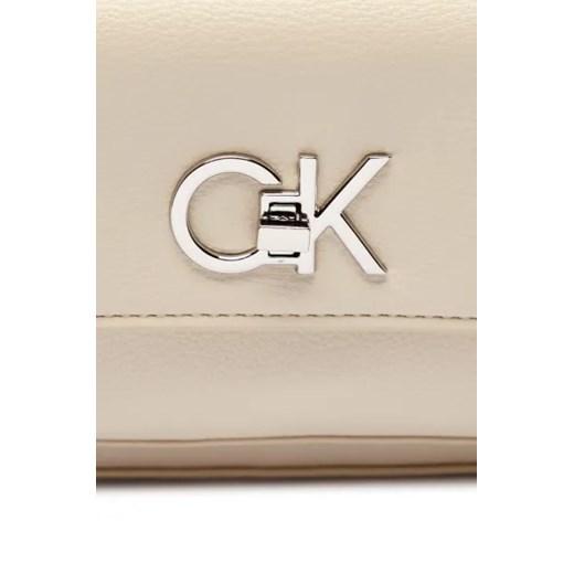 Listonoszka beżowa Calvin Klein średniej wielkości na ramię matowa ze skóry ekologicznej