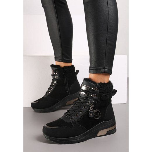 Czarne Sneakersy na Koturnie z Wysoką Cholewką Aplikacją i Futerkiem Typu Baranek Sinirithe ze sklepu born2be.pl w kategorii Buty sportowe damskie - zdjęcie 175016219