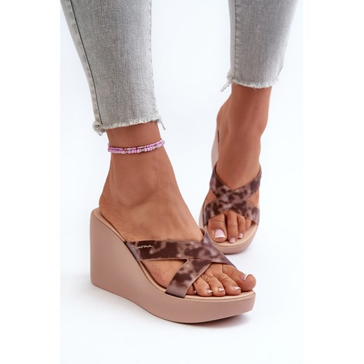 Damskie Klapki Na Koturnie Beżowe 83520 Ipanema High Fashion Slide Fem ze sklepu ZAZOO w kategorii Klapki damskie - zdjęcie 175036689