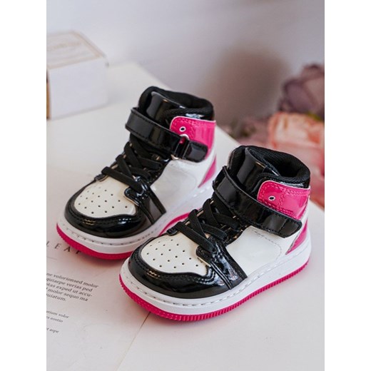 Buty Sportowe Dziecięce Lakierowane Różowo-Białe Milara 106-1B ze sklepu ZAZOO w kategorii Buty sportowe dziecięce - zdjęcie 175040425