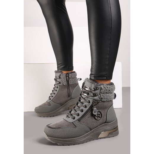 Szare Sneakersy na Koturnie z Wysoką Cholewką Aplikacją i Futerkiem Typu Baranek Sinirithe ze sklepu born2be.pl w kategorii Buty sportowe damskie - zdjęcie 175046826
