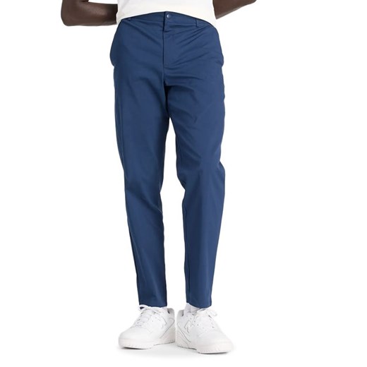 Spodnie New Balance MP43554NNY - granatowe ze sklepu streetstyle24.pl w kategorii Spodnie męskie - zdjęcie 175064479