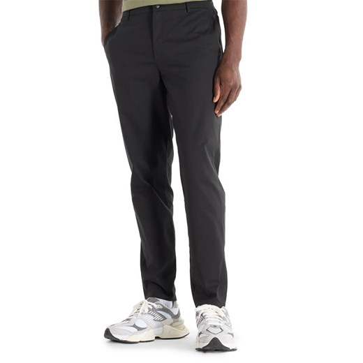 Spodnie New Balance MP43554BK - czarne ze sklepu streetstyle24.pl w kategorii Spodnie męskie - zdjęcie 175065505