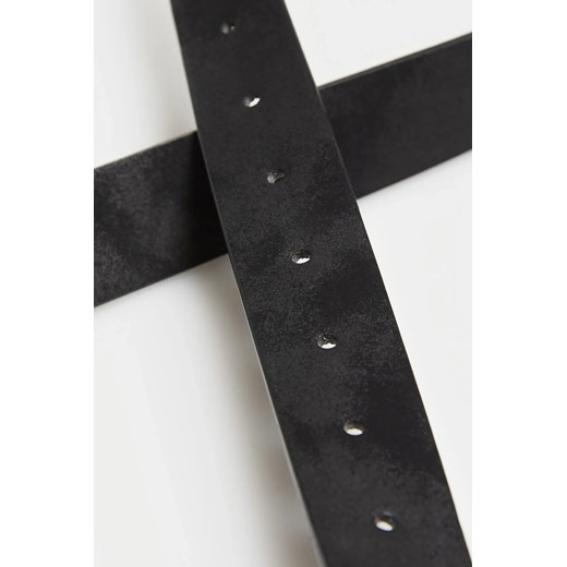 Gładki pasek z klamrą w kolorze srebrnym czarny M Moodo.pl