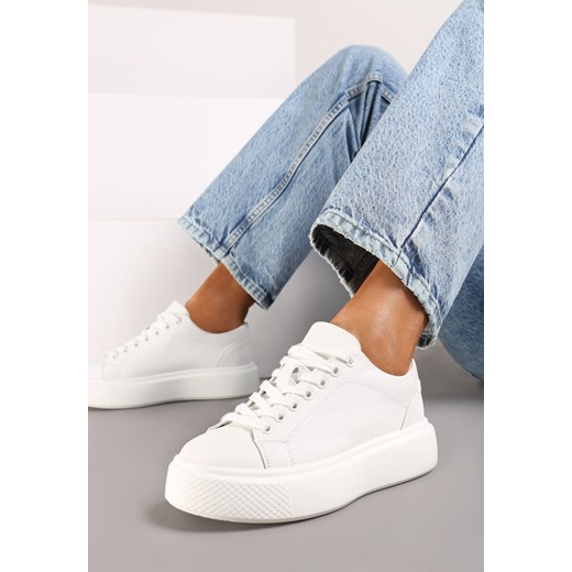 Białe Klasyczne Sznurowane Sneakersy na Grubej Podeszwie Teralla ze sklepu born2be.pl w kategorii Buty sportowe damskie - zdjęcie 175076585