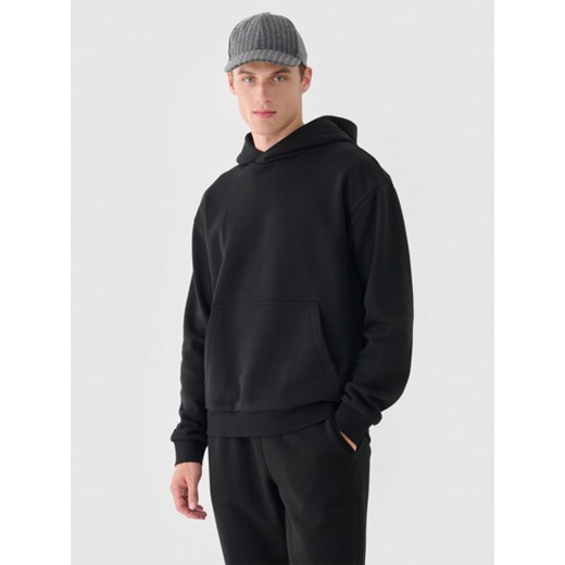 Męska bluza dresowa nierozpinana z kapturem Outhorn OTHWAW24TSWSM1695 - czarna ze sklepu Sportstylestory.com w kategorii Bluzy męskie - zdjęcie 175141057