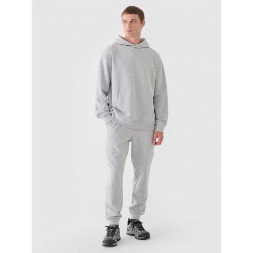 Męska bluza dresowa nierozpinana z kapturem Outhorn OTHWAW24TSWSM1695 - szara ze sklepu Sportstylestory.com w kategorii Bluzy męskie - zdjęcie 175141066