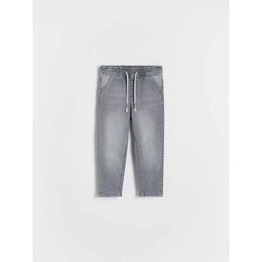Reserved - Spodnie carrot fit - jasnoszary ze sklepu Reserved w kategorii Spodnie chłopięce - zdjęcie 175151626