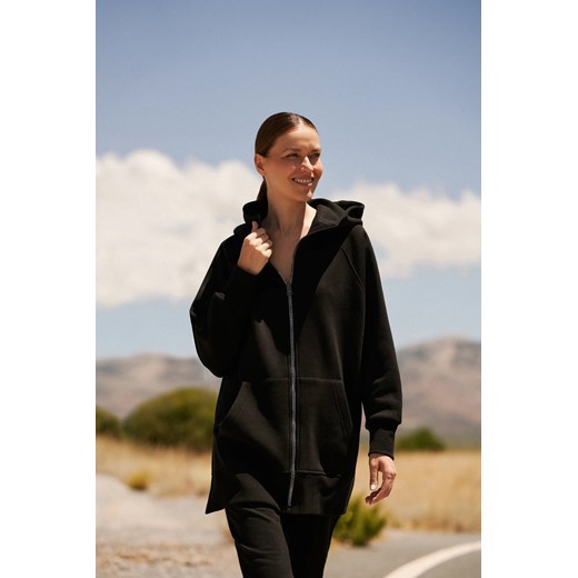 Bluza oversize z kapturem czarna ze sklepu Moodo.pl w kategorii Bluzy damskie - zdjęcie 175152507