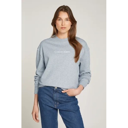 Calvin Klein Bluza HERO LOGO | Regular Fit ze sklepu Gomez Fashion Store w kategorii Bluzy damskie - zdjęcie 175155189