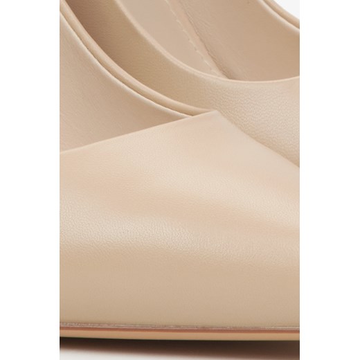 Estro: Beżowe skórzane szpilki damskie o falistym brzegu Estro 35 Estro