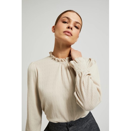 Bluzka damska Moodo.pl beżowa z okrągłym dekoltem 