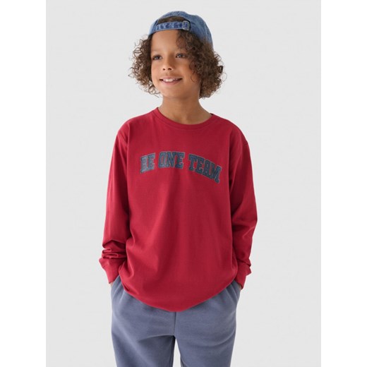 Chłopięcy longsleeve z nadrukiem 4F 4FJRAW24TLONM403 - czerwony ze sklepu Sportstylestory.com w kategorii T-shirty chłopięce - zdjęcie 175245317