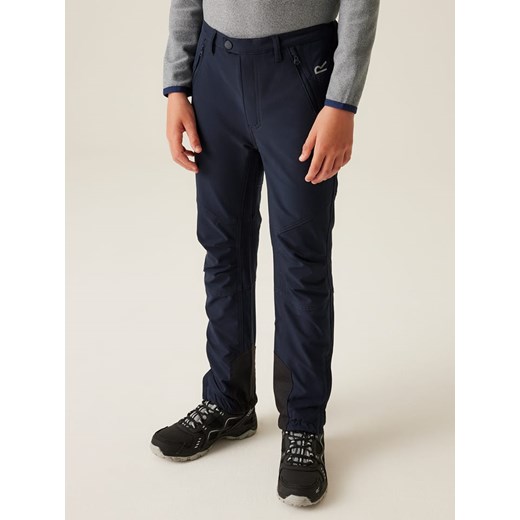 Regatta Spodnie funkcyjne &quot;Tech Mountain&quot; w kolorze granatowym ze sklepu Limango Polska w kategorii Spodnie chłopięce - zdjęcie 175251026