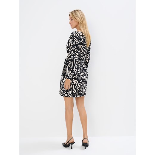 Sukienka Mohito wielokolorowa na spacer z długimi rękawami casual