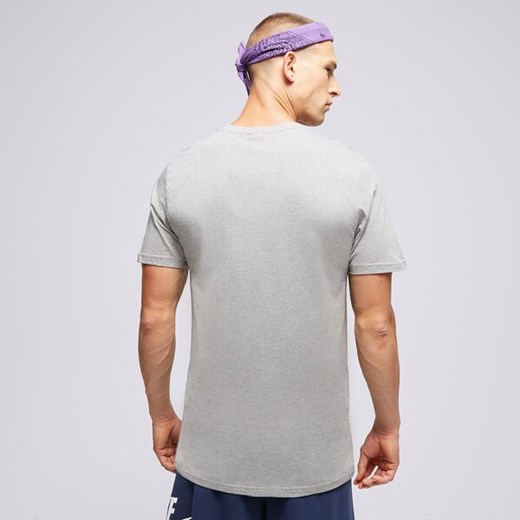 T-shirt męski New Era na wiosnę 