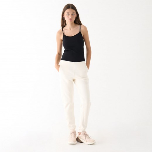 Damskie spodnie dresowe joggery Guess Stacie - białe Guess L Sportstylestory.com