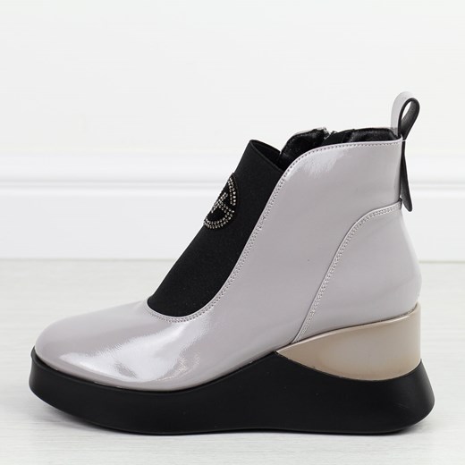 Vinceza botki ze skóry na koturnie białe eleganckie 