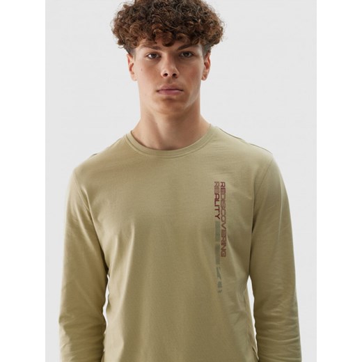 Męski longsleeve z nadrukiem 4F 4FWAW24TLONM316 - beżowy L Sportstylestory.com