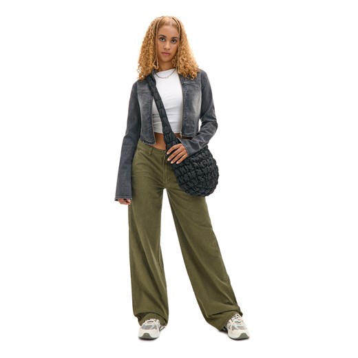 Cropp - Oliwkowe spodnie z wieloma kieszeniami - zielony Cropp 36 Cropp