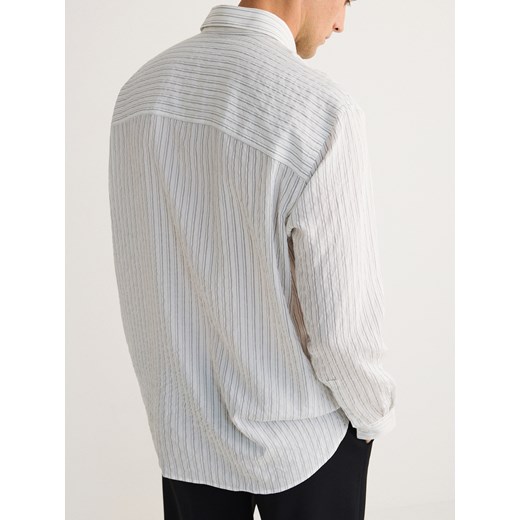 Biała koszula męska Reserved z długim rękawem z klasycznym kołnierzykiem 