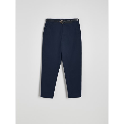 Reserved - Spodnie chino z paskiem - granatowy Reserved 36 Reserved