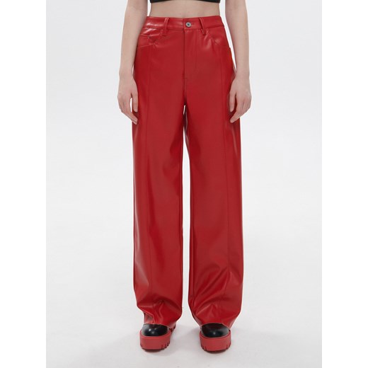 Cropp - Czerwone spodnie z imitacji skóry - czerwony Cropp 36 Cropp okazja