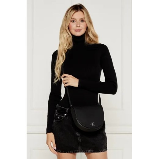 Listonoszka Calvin Klein matowa elegancka na ramię średnia ze skóry ekologicznej