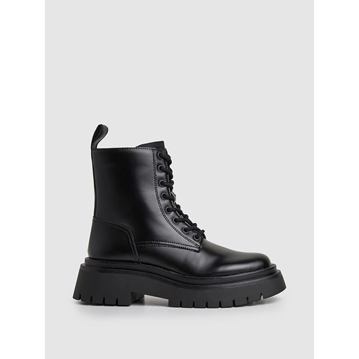 Pepe Jeans FOOTWEAR Botki &quot;Queen Bass&quot; w kolorze czarnym ze sklepu Limango Polska w kategorii Workery damskie - zdjęcie 175443007
