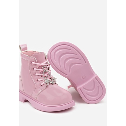 Różowe Lakierowane Botki z Cyrkoniowymi Aplikacjami przy Sznurówkach Deriala 27 born2be.pl