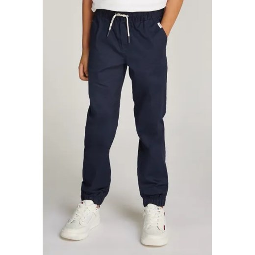 Tommy Hilfiger Spodnie jogger | Regular Fit ze sklepu Gomez Fashion Store w kategorii Spodnie chłopięce - zdjęcie 175475276