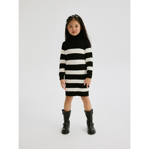 Reserved - Dzianinowa sukienka w paski - wielobarwny Reserved 122 (6-7 lat) Reserved