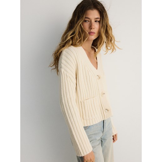 Reserved - Prążkowany kardigan z domieszką wełny - kremowy ze sklepu Reserved w kategorii Swetry damskie - zdjęcie 175488506