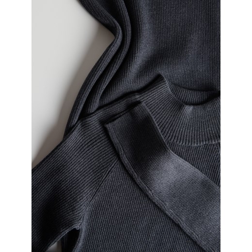 Reserved - Prążkowana sukienka midi z półgolfem - granatowy Reserved XS Reserved