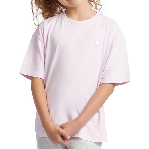 Koszulka New Balance LAKG0001LIR - różowa ze sklepu streetstyle24.pl w kategorii Bluzki dziewczęce - zdjęcie 175546208