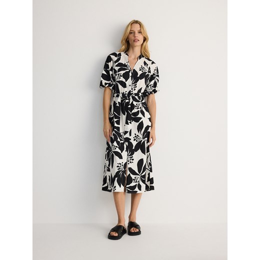 Reserved - Szmizjerka midi w kwiaty - wielobarwny Reserved XS promocyjna cena Reserved