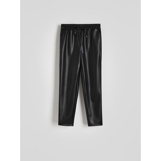 Reserved - Spodnie jogger z imitacji skóry - czarny Reserved XS Reserved